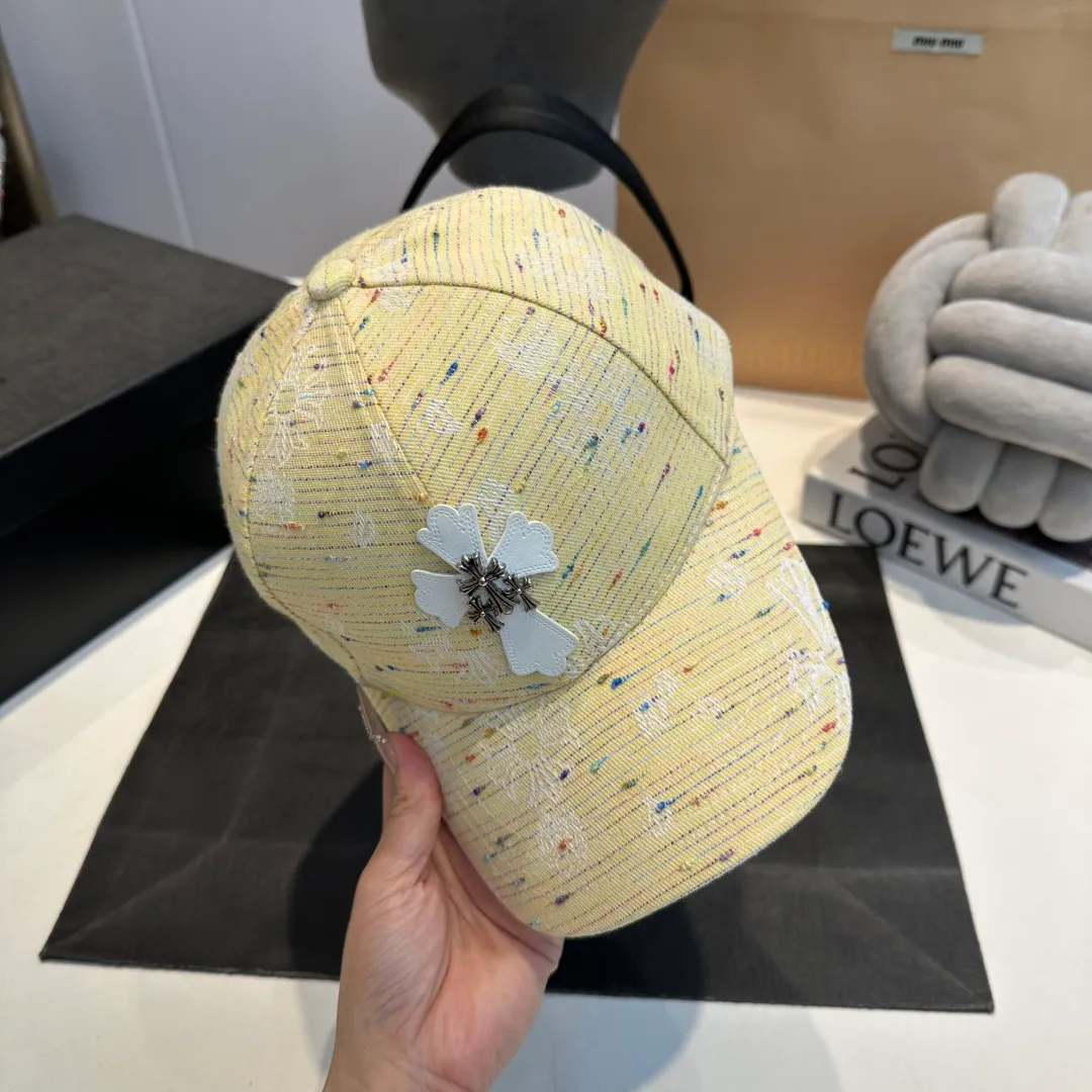 P56 Crow Heart 🆕🆕New baseball cap, personalized fashion classic cross logo, casual with a cool feeling, unisex style, same style for men and women! Very easy to match! Head circumference: 56-58cm is available
